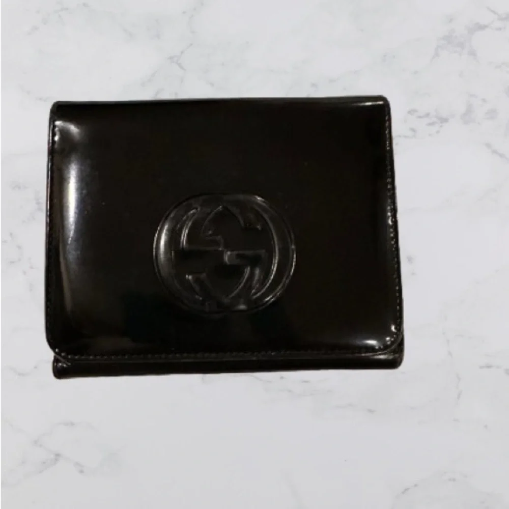 Gucci Black Glossy Leather Bifold Wallet Embossed Logo Tom Ford Era Like New